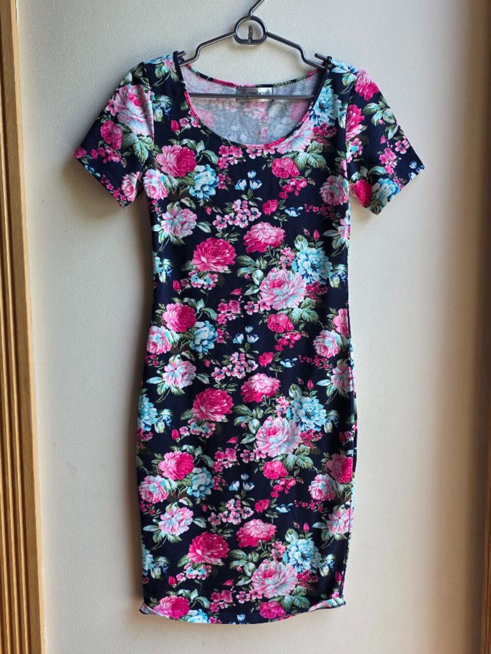 Tomsware Colorful Floral Form Fitting Dress Size Medium